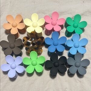 Set of 12 flower claw clips